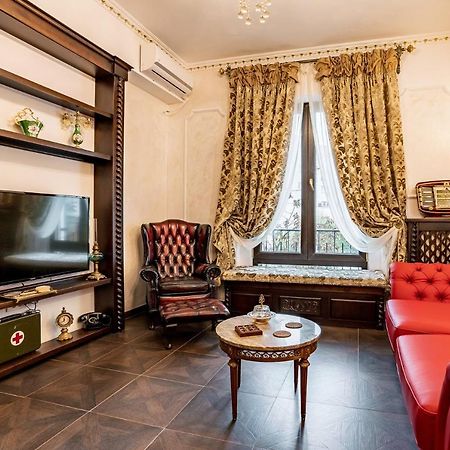 Private Museum Apartment With Antique Decor Bucureşti Exterior foto