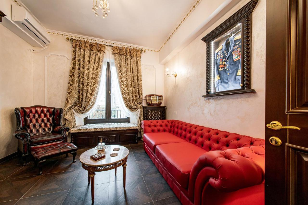 Private Museum Apartment With Antique Decor Bucureşti Exterior foto