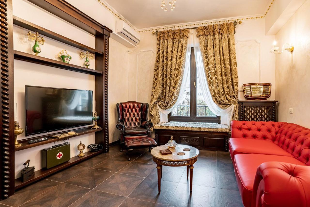 Private Museum Apartment With Antique Decor Bucureşti Exterior foto