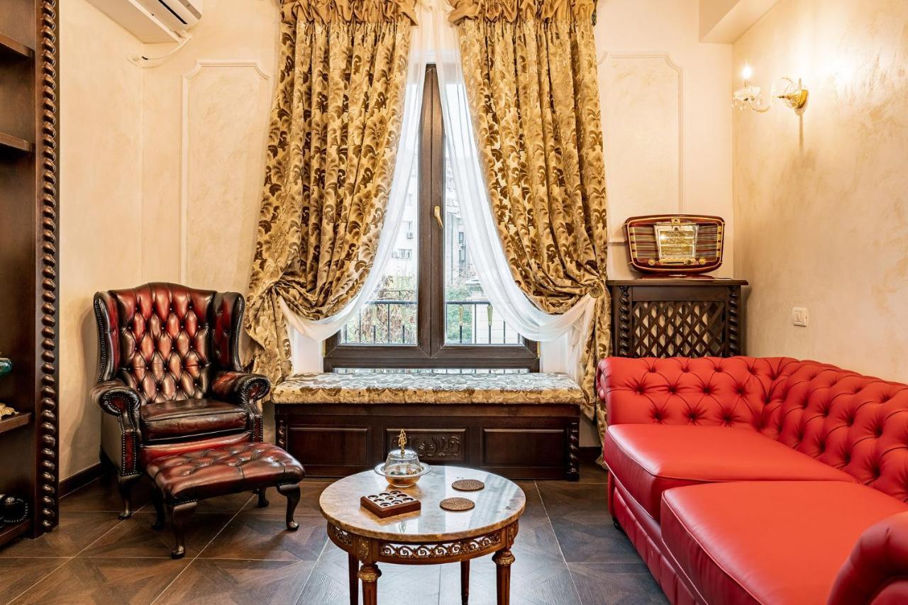 Private Museum Apartment With Antique Decor Bucureşti Exterior foto