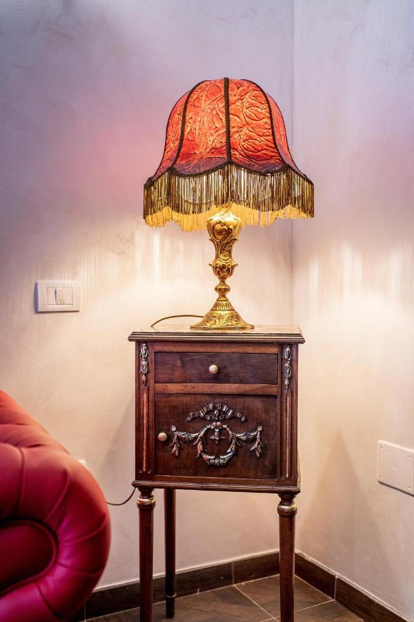 Private Museum Apartment With Antique Decor Bucureşti Exterior foto